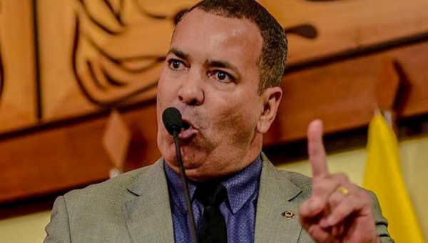 Neném Almeida nega “jogada” e diz que esposa foi nomeada “de surpresa”